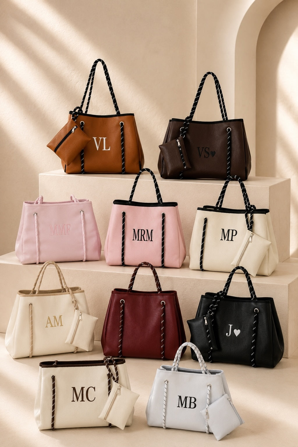 Colección de bolsos tote personalizados BOLSOS MEDELLIN en varios colores con neceser extraíble y asas de cuerda.